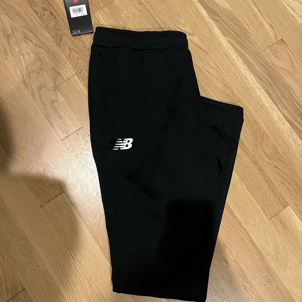 👟NWT New Balance Black Knit Slim Pants